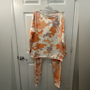 ! Juvia Print Sweatshirt and joggers  Boatneck set Xl
